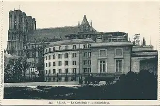 The library and place Carnegie&nbsp;[fr] seen from the street.