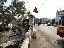 Remains of Shibpur bound tram tracks under remains of Buckland bridge