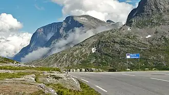 Alnesreset - the highest point on the mountain pass and municipal boundary.