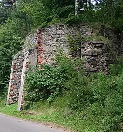 Ruina pieca wapienniczego w Cieszowie2 25.07.2011