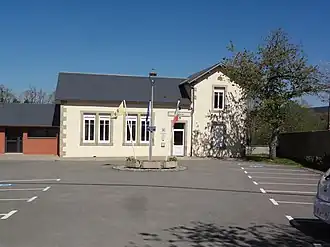 The town hall in Saint-Maigner