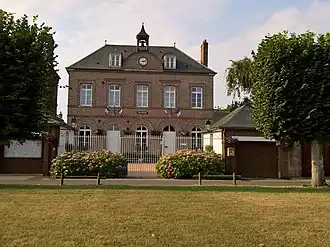 The town hall in Sarnois