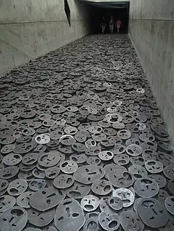 Menashe Kadishman, Shalechet (Abscission), Jewish Museum Berlin.