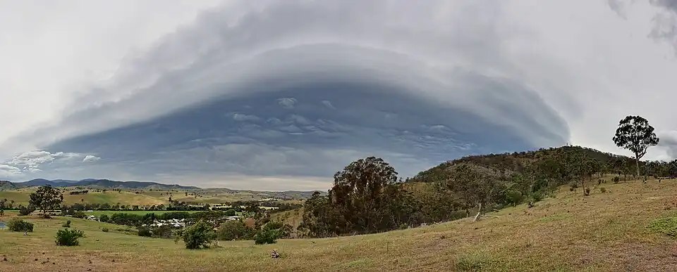 Underside of a weak shelf cloud