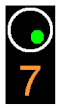 Signal principal présentant un feu orange et un 7 allumé en dessous