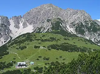 The Solsteinhaus below the Erlspitze