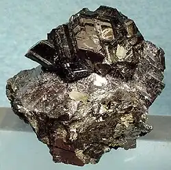 Sphalerite and galena ore specimen from the Naica mine. Size: 4.7 cm × 3.6 cm × 2.6 cm (1 in × 1 in × 1 in).