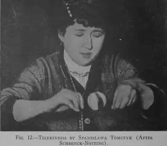 Tomczyk allegedly levitating a ball