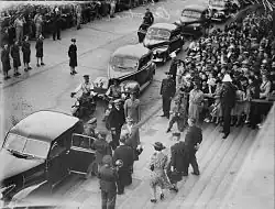 Eleanor Roosevelt in King George Square during World War II, 1943