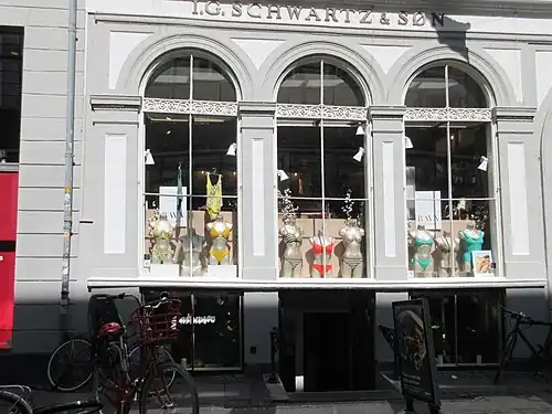 Sværtegade 3: Display windows