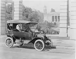 Image 31Model-T Ford car parked near the Geelong Art Gallery at its launch in Australia in 1915 (from History of the automobile)