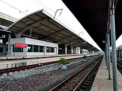 Commuter train platforms