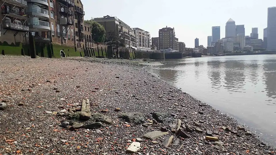 Limehouse: housing built on the wall