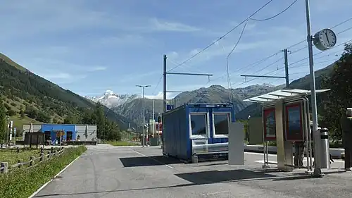Platform with shelter