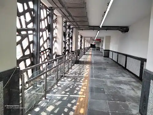 COncourse Area Corridor