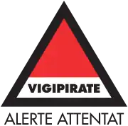 Vigipirate triangle with "Alerte Attentat" in black font