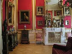 Front State Room – Redecorated in the mid-1990s to appear as though it would have in the late 19th century