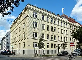 Building at Wiesberggasse 6.