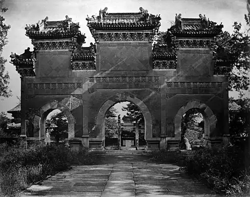 北京城外碧雲寺四層門 No. 889, PI-YUEN-TSZU TEMPLE.