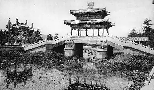 清宴舫附近之荇橋