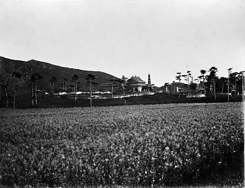 玉泉山腳宮內用水由此取用 No. 882, YU-CH’UAN-SHAN.