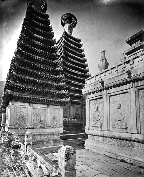 碧雲寺五指塔在塔脚照上之景 No. 898, PI-YUEN-TSZU TEMPLE.