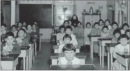 Students at the Roman Catholic school in Fort George, Québec, 1939. Deschâtelets Archives.